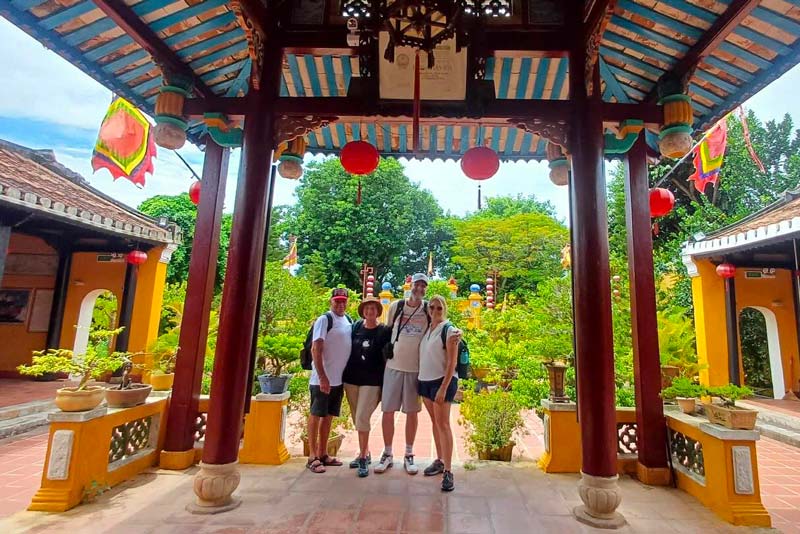 Groupe francophone lors d’une visite guidée dans la vieille ville de Hoi An
